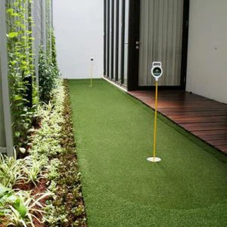 Golf artifiċjali bl-ingrossa fil-fabbrika li jqiegħed il-ħaxix aħdar Turf
